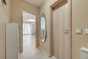 Bright and Newly Refurbished Apartment Near Center
