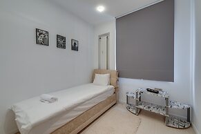 Top Centre Apartment Next to 