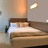 ST Signature Bugis Beach, DAYUSE, 5 hours: 9AM-2PM