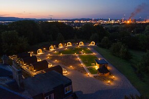 Weedingshall Lodges