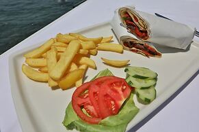 Ali's Hotel Beach
