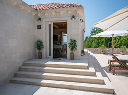 Villa Doline
