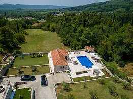 Villa Doline