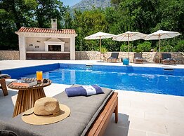 Villa Doline