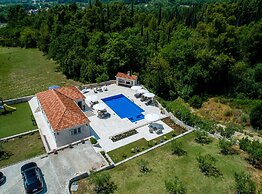 Villa Doline