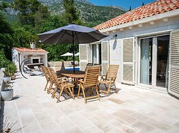 Villa Doline