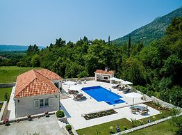 Villa Doline
