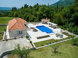 Villa Doline