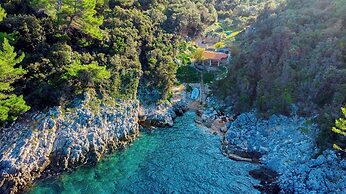 House Hidden Bay