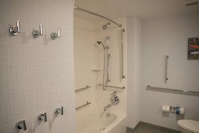 Hampton Inn & Suites Erie Bayfront