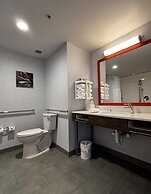 Hampton Inn & Suites Erie Bayfront