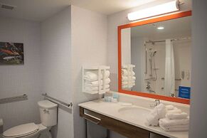 Hampton Inn & Suites Erie Bayfront