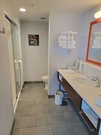 Hampton Inn & Suites Erie Bayfront