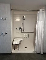 Hampton Inn & Suites Erie Bayfront