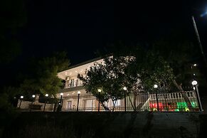 Aias summer house