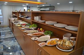 Piyes Otel