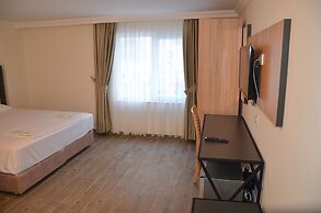 Piyes Otel