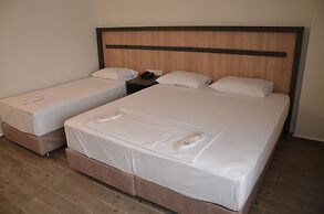 Piyes Otel
