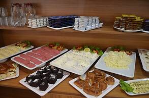 Piyes Otel