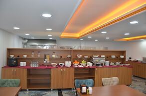 Piyes Otel