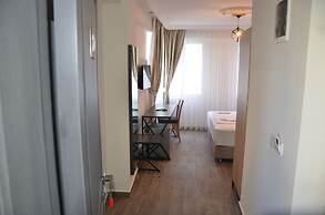 Piyes Otel