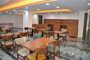 Piyes Otel