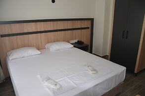 Piyes Otel
