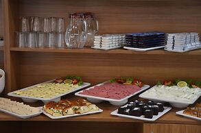 Piyes Otel