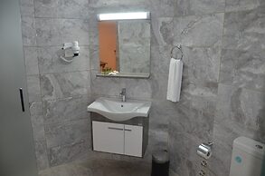 Piyes Otel