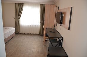 Piyes Otel