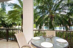 Ground-floor unit with terrace with direct access to pool in Coco