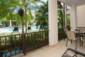Ground-floor unit with terrace with direct access to pool in Coco