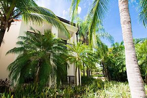 Ground-floor unit with terrace with direct access to pool in Coco