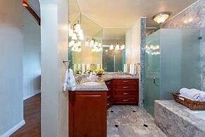 Spacious Open-Concept Condo with Stylish Design, Direct Beach Access &