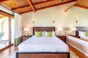 Spacious Open-Concept Condo with Stylish Design, Direct Beach Access &