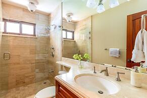 Spacious Open-Concept Condo with Stylish Design, Direct Beach Access &