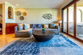 Spacious Open-Concept Condo with Stylish Design, Direct Beach Access &