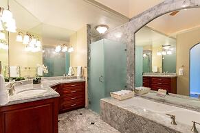 Spacious Open-Concept Condo with Stylish Design, Direct Beach Access &