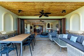 Spacious Open-Concept Condo with Stylish Design, Direct Beach Access &