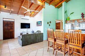 Tropical Condo with Spectacular Ocean Views, Panoramic Dining Terrace 