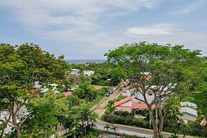 Tropical Condo with Spectacular Ocean Views, Panoramic Dining Terrace 