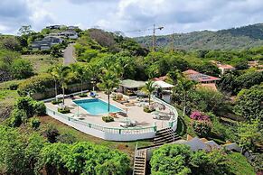 Tropical Condo with Spectacular Ocean Views, Panoramic Dining Terrace 