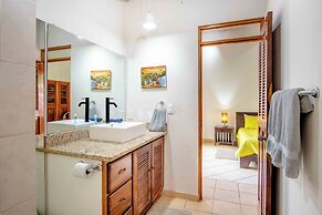 Tropical Condo with Spectacular Ocean Views, Panoramic Dining Terrace 