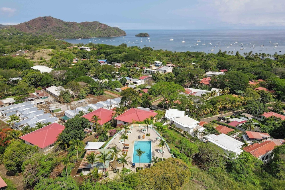 Tropical Condo with Spectacular Ocean Views, Panoramic Dining Terrace 