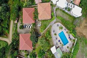 Tropical Condo with Spectacular Ocean Views, Panoramic Dining Terrace 