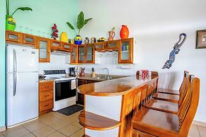 Tropical Condo with Spectacular Ocean Views, Panoramic Dining Terrace 