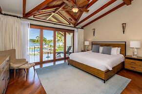 Stylish Split-Level Condo with a Shaded Terrace, Direct Beach Access, 