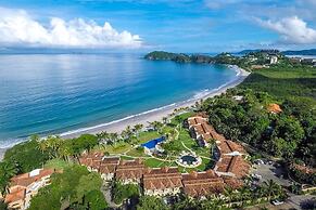 Stylish Split-Level Condo with a Shaded Terrace, Direct Beach Access, 