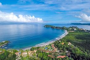 Stylish Split-Level Condo with a Shaded Terrace, Direct Beach Access, 