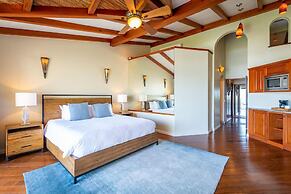 Stylish Split-Level Condo with a Shaded Terrace, Direct Beach Access, 